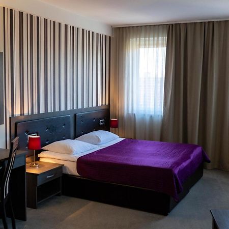 Art Hotel Slavonski Brod Buitenkant foto
