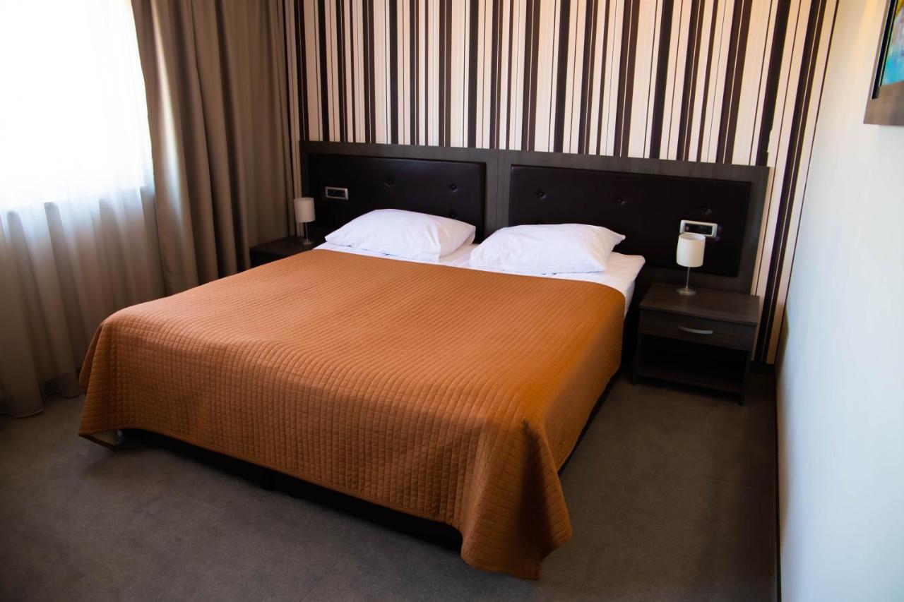 Art Hotel Slavonski Brod Buitenkant foto