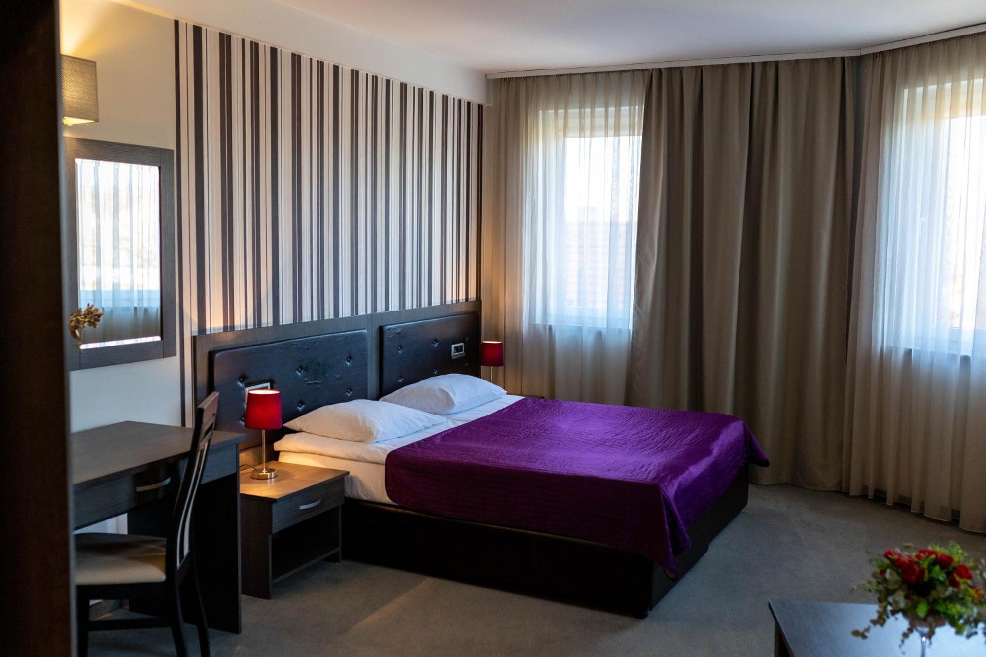 Art Hotel Slavonski Brod Buitenkant foto