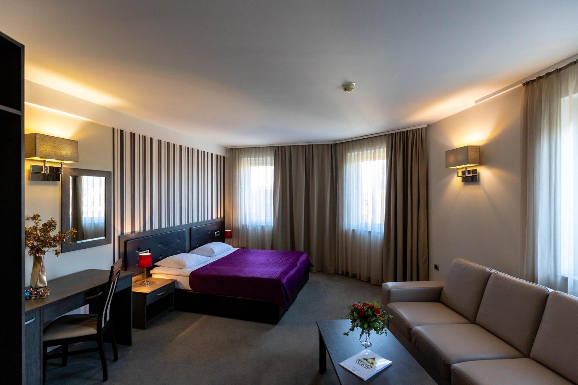Art Hotel Slavonski Brod Buitenkant foto