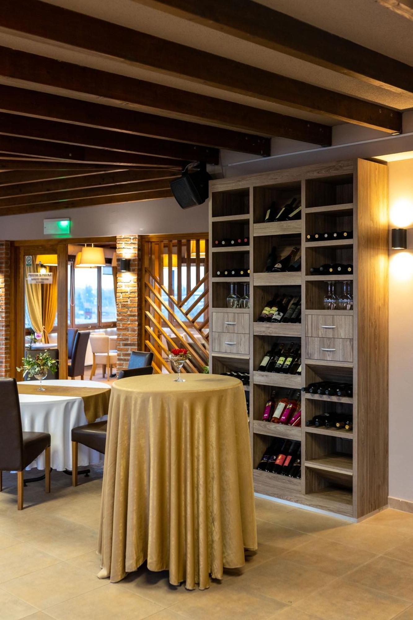 Art Hotel Slavonski Brod Buitenkant foto