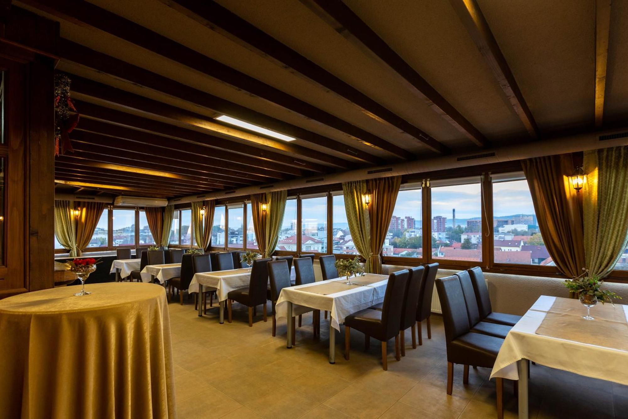Art Hotel Slavonski Brod Buitenkant foto