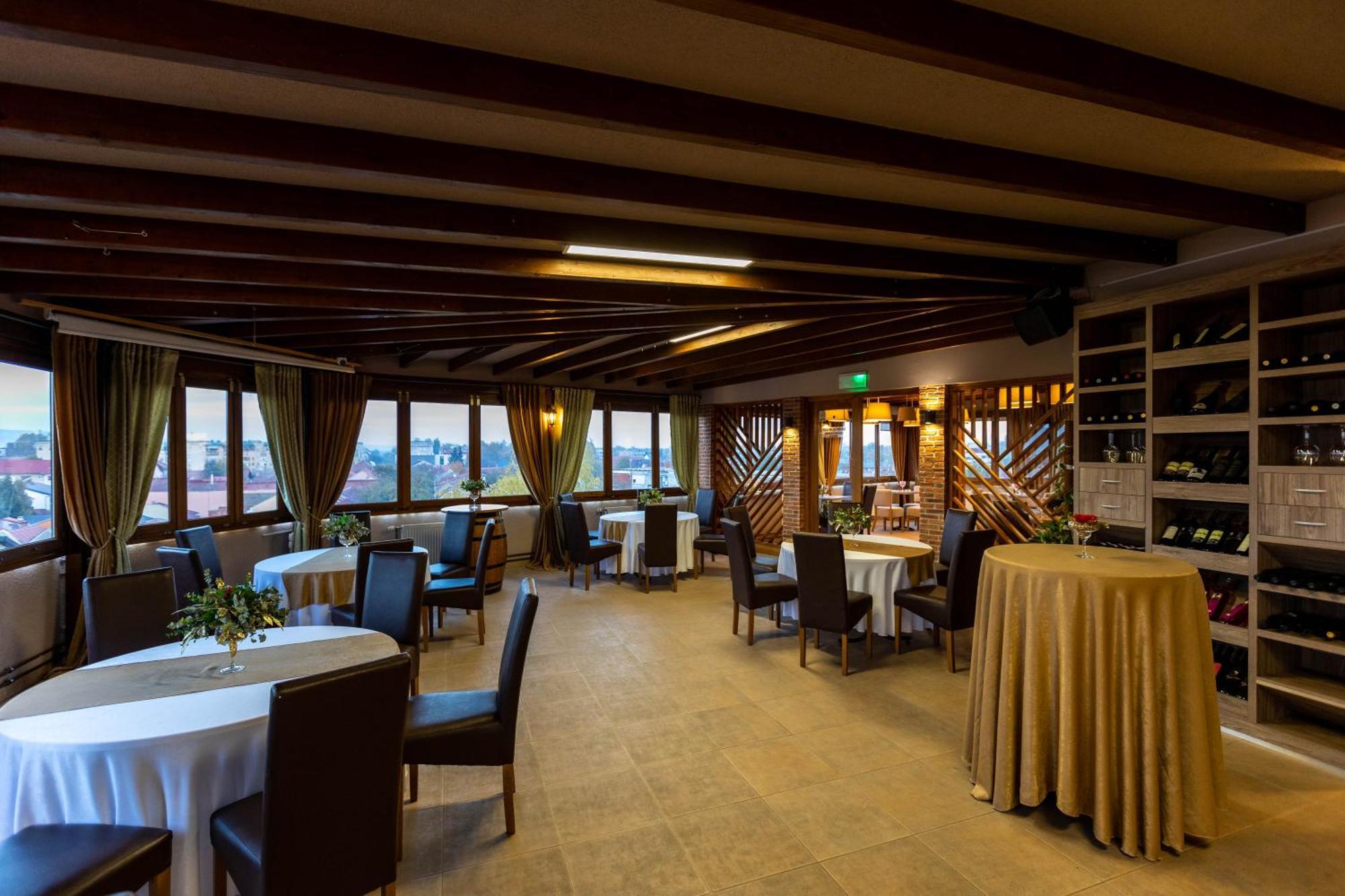 Art Hotel Slavonski Brod Buitenkant foto