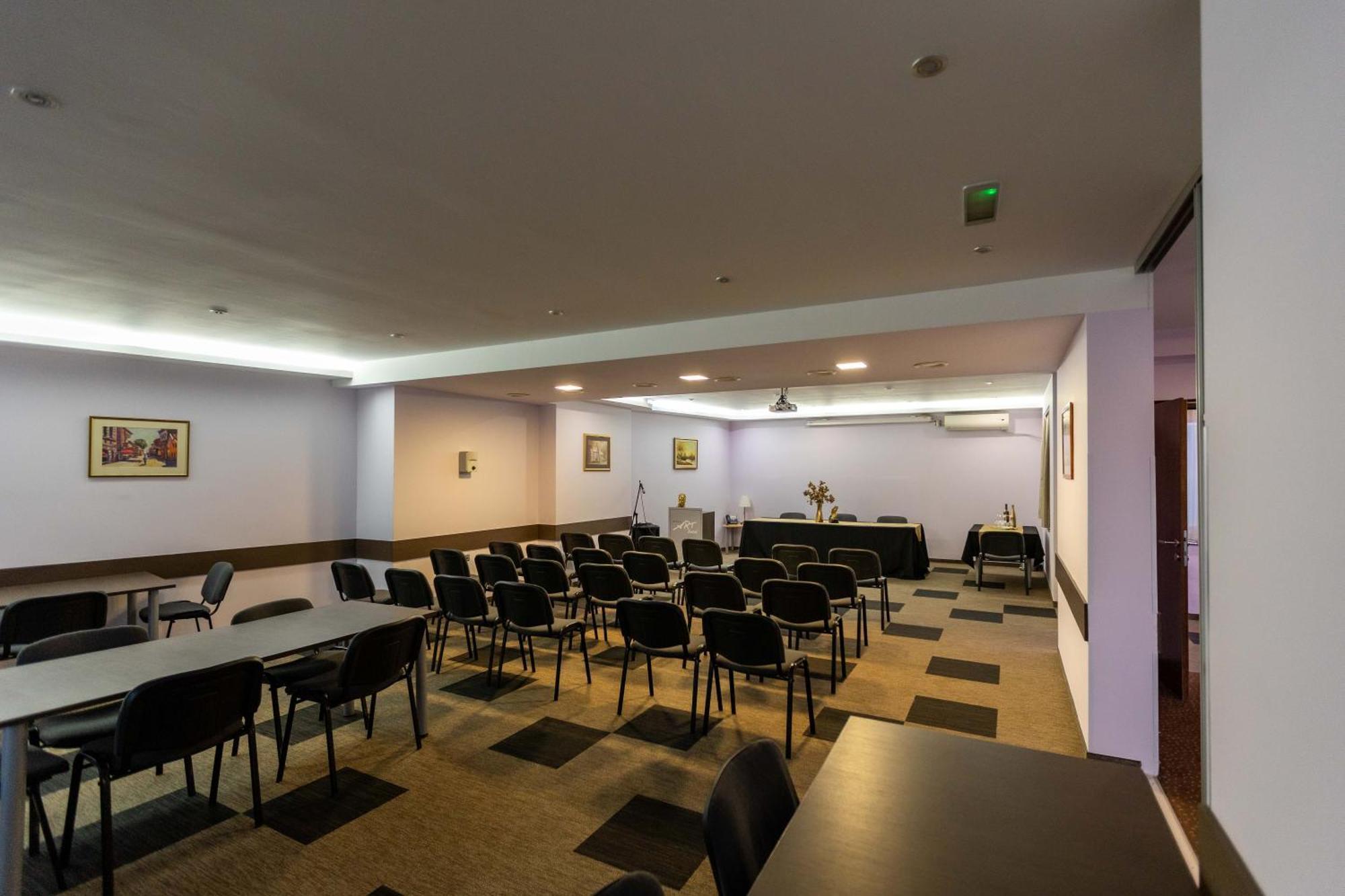 Art Hotel Slavonski Brod Buitenkant foto