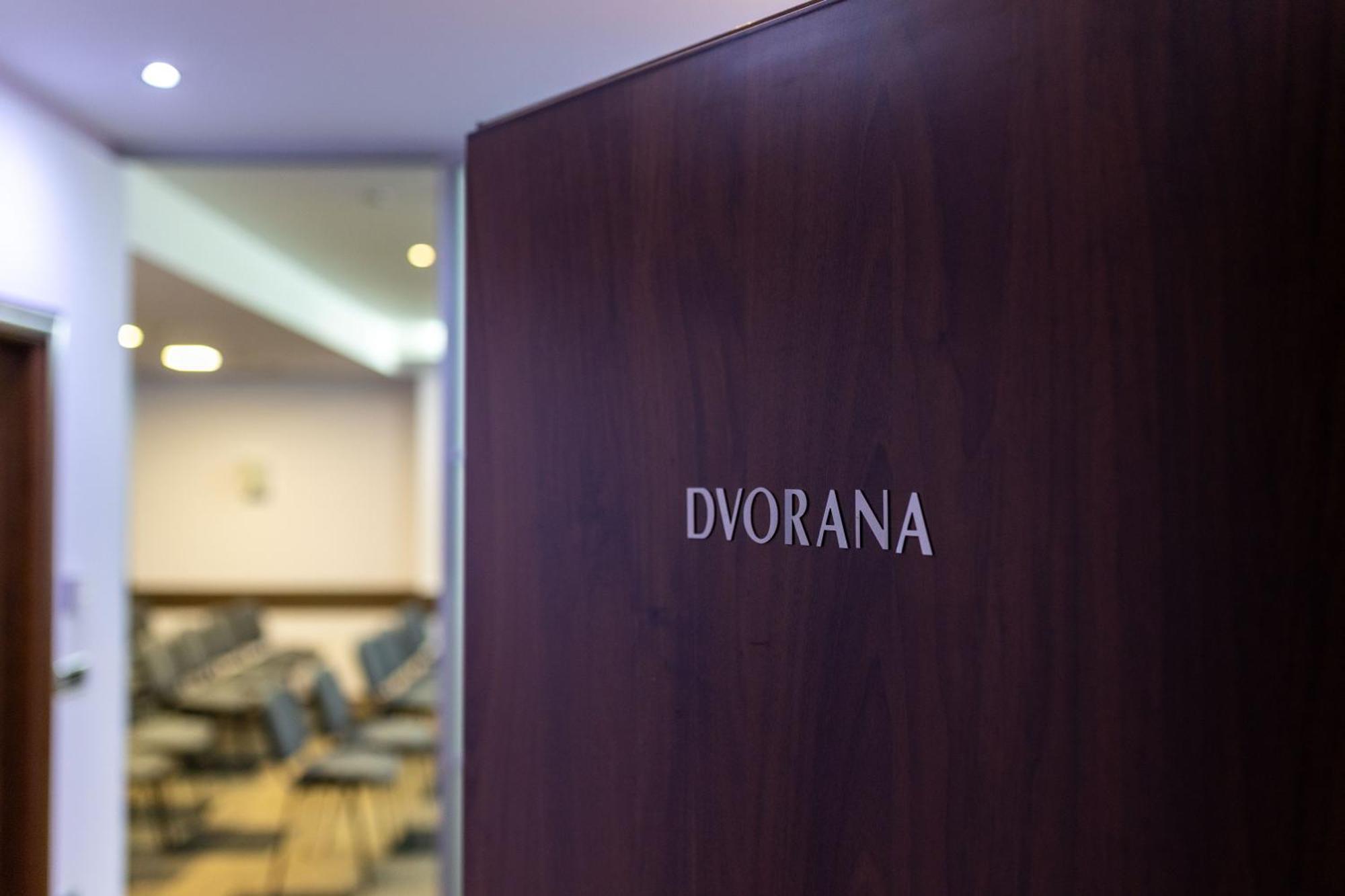 Art Hotel Slavonski Brod Buitenkant foto