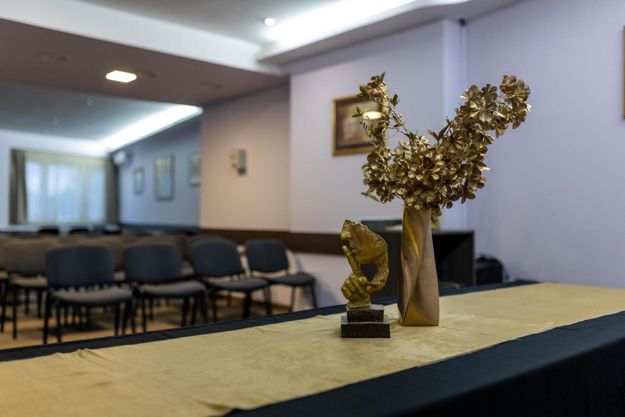 Art Hotel Slavonski Brod Buitenkant foto