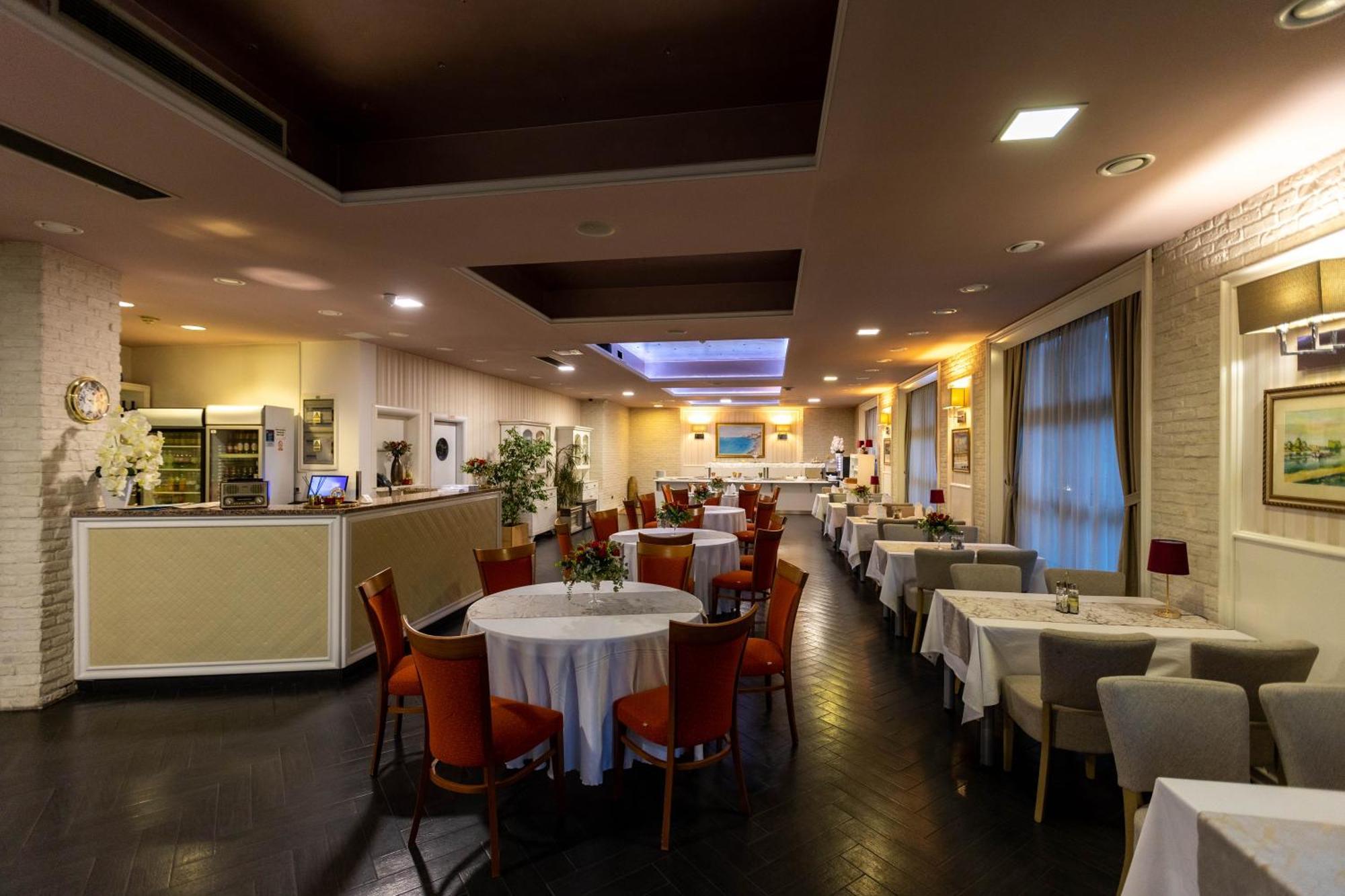 Art Hotel Slavonski Brod Buitenkant foto