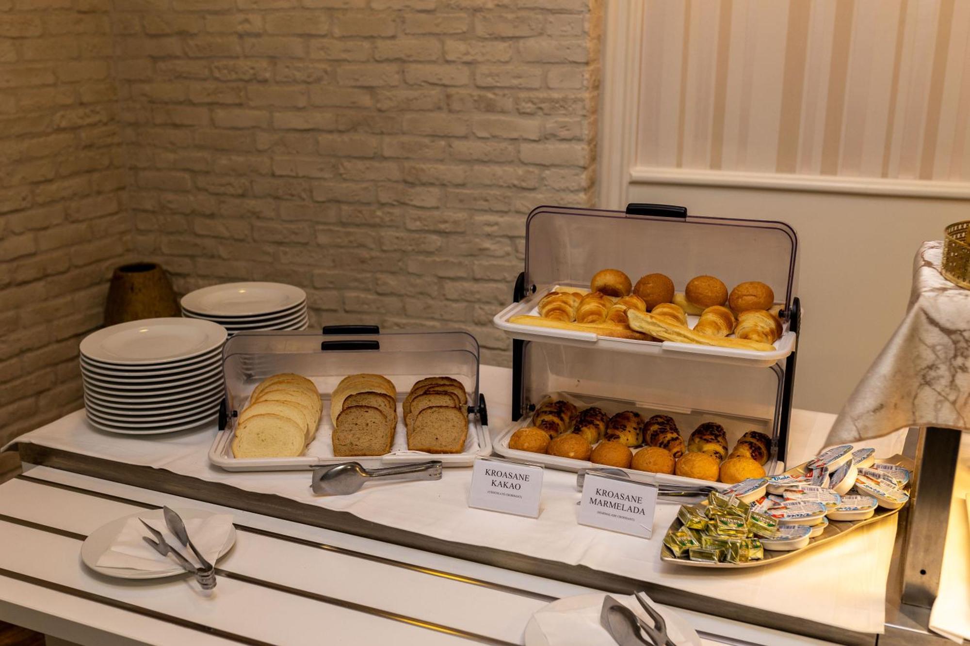 Art Hotel Slavonski Brod Buitenkant foto