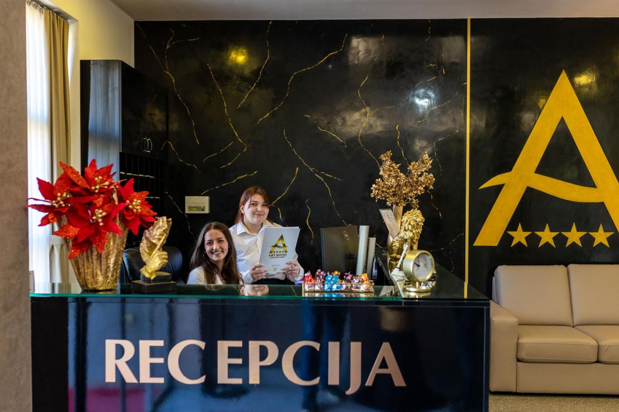Art Hotel Slavonski Brod Buitenkant foto