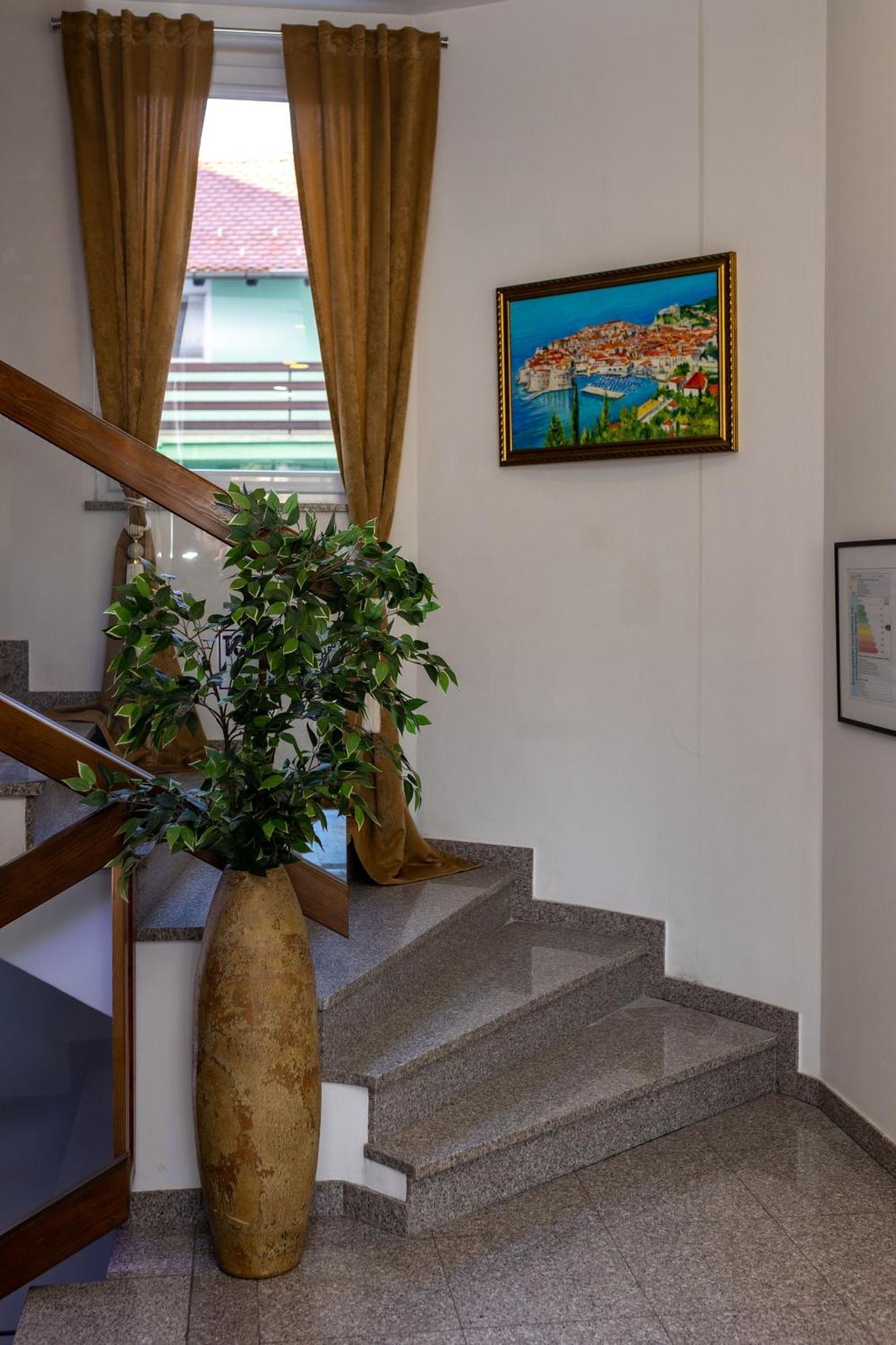 Art Hotel Slavonski Brod Buitenkant foto