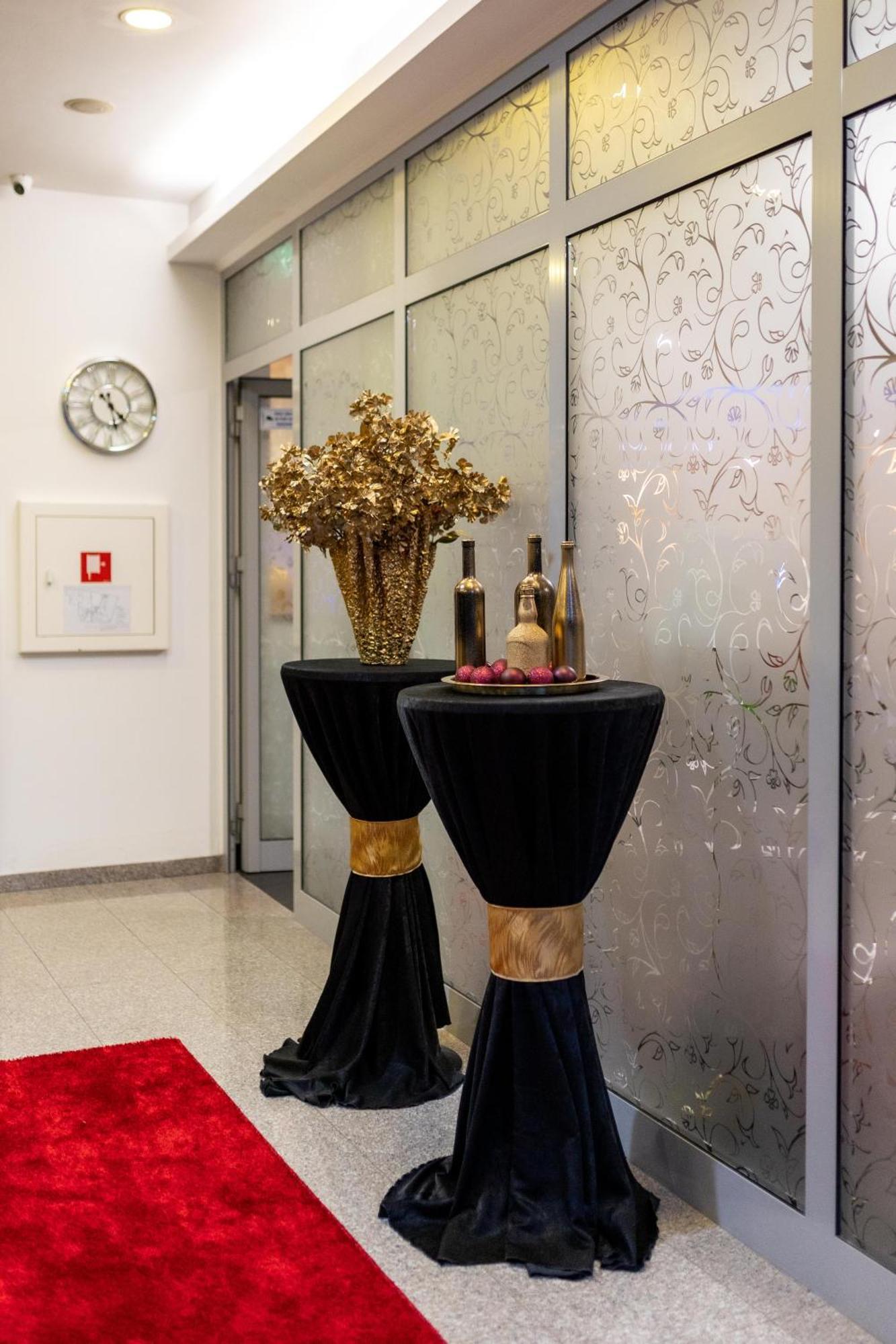 Art Hotel Slavonski Brod Buitenkant foto