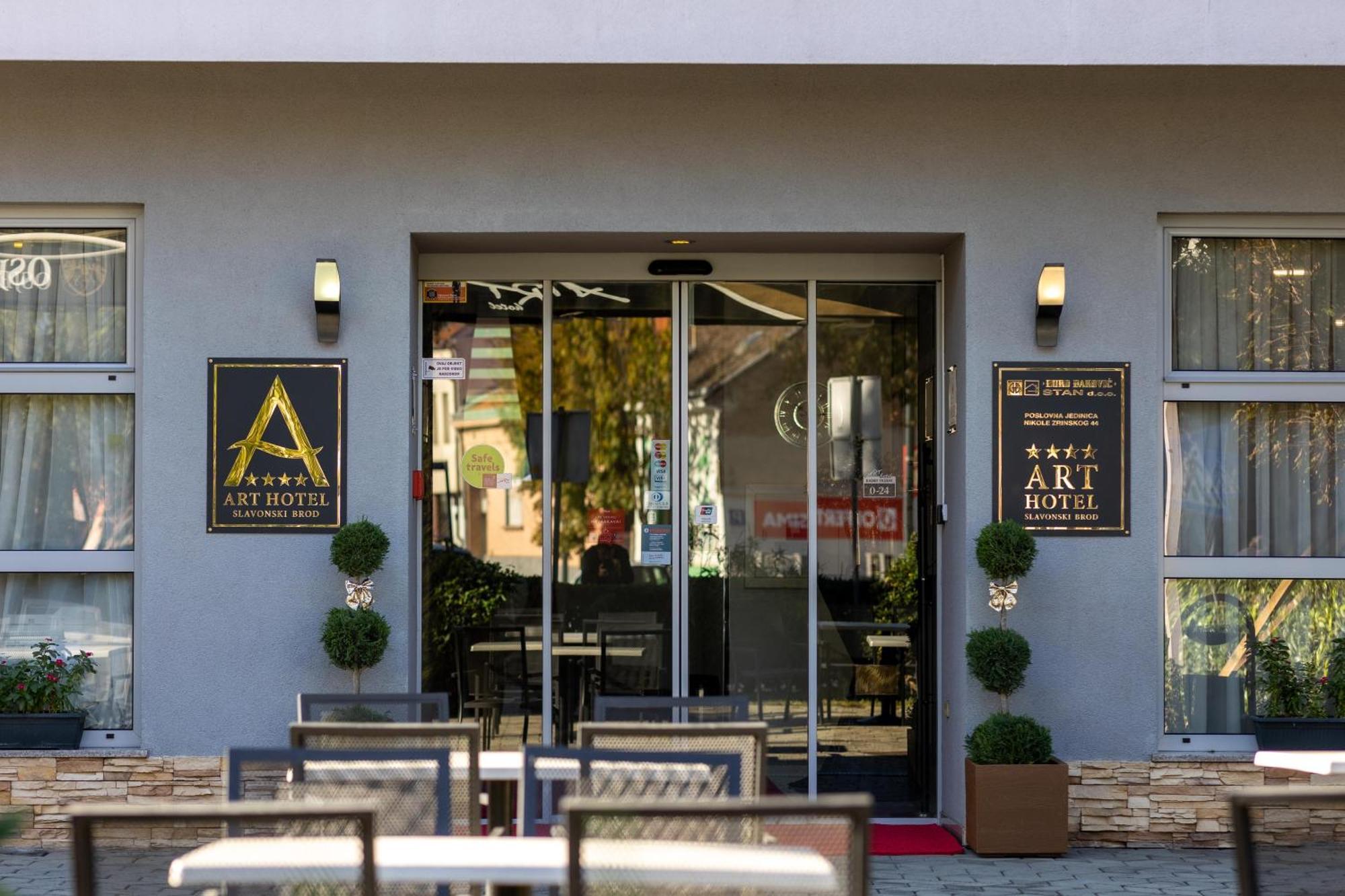 Art Hotel Slavonski Brod Buitenkant foto