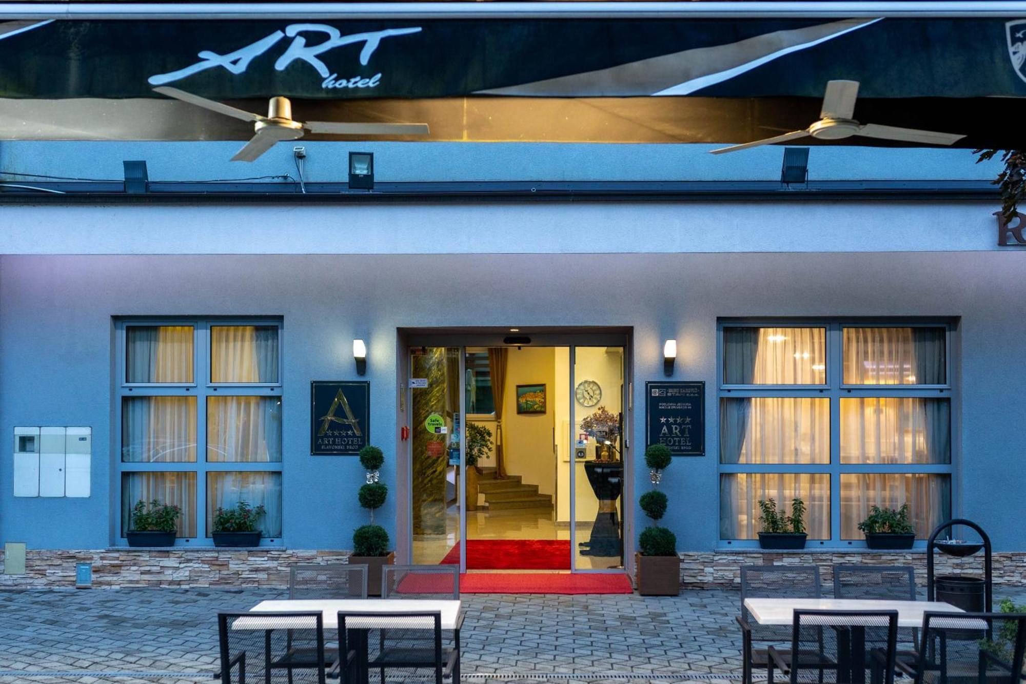 Art Hotel Slavonski Brod Buitenkant foto